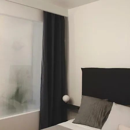 Apartamento Appt Calme Avec Balcon - Tour Eiffel - Seine París